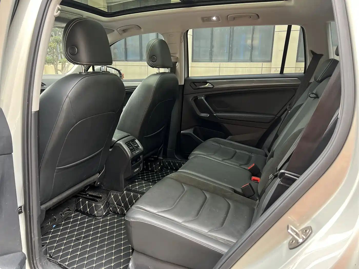 Volkswagen Tiguan L 2021 330TSI Automatic 2WD R-Line Premium фото 6