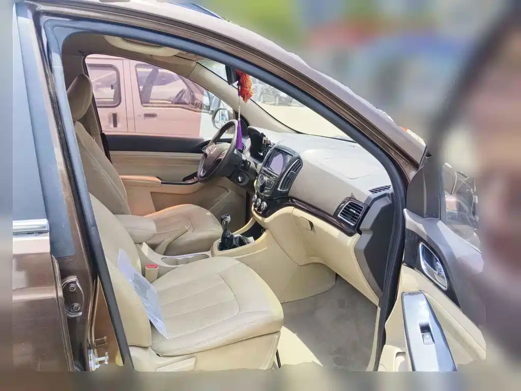Baojun 730 2015 2014 1.5L Manual Comfort 7-seater