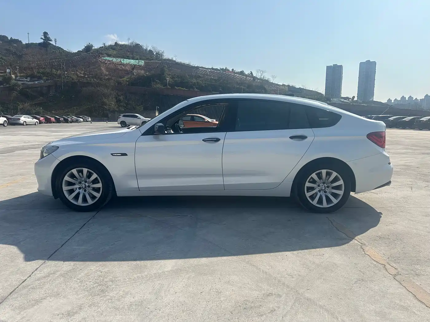 BMW 5 Series GT 2011 535i Elegance фото 2