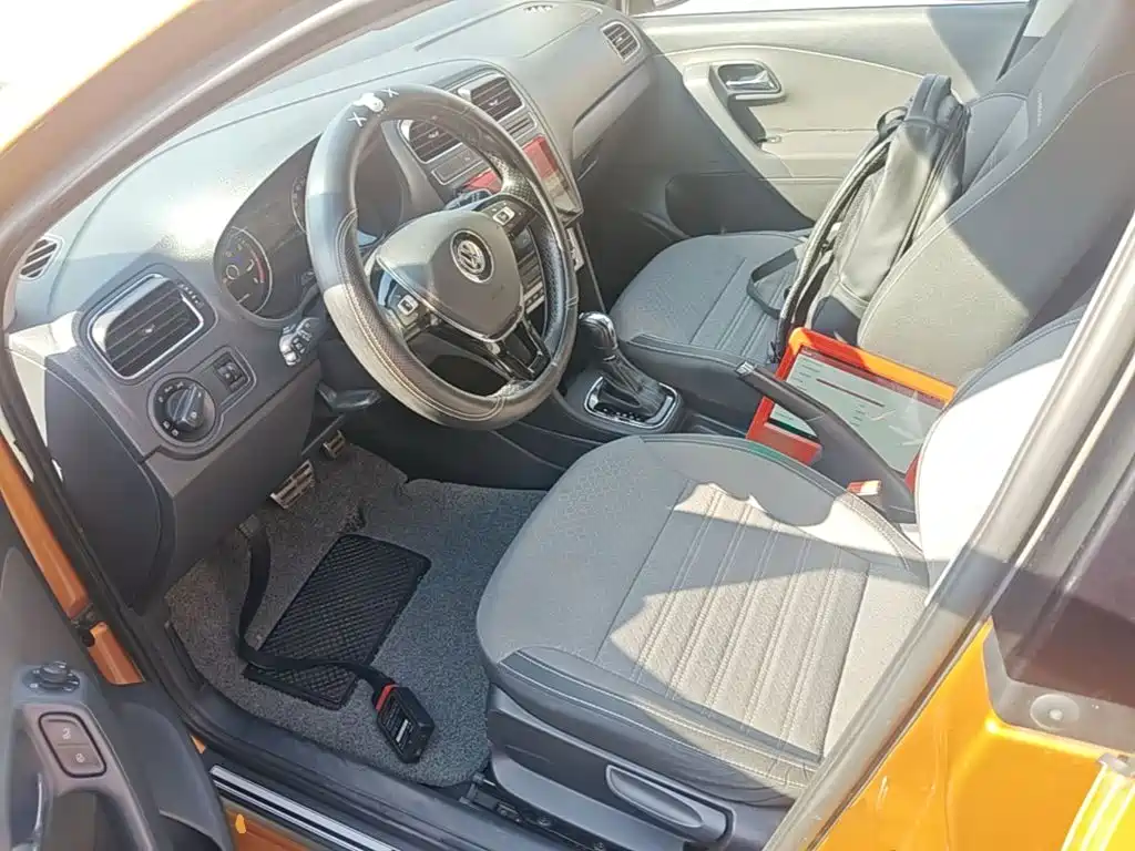Volkswagen Polo 2014 2014 1.6L Cross Polo Automatic