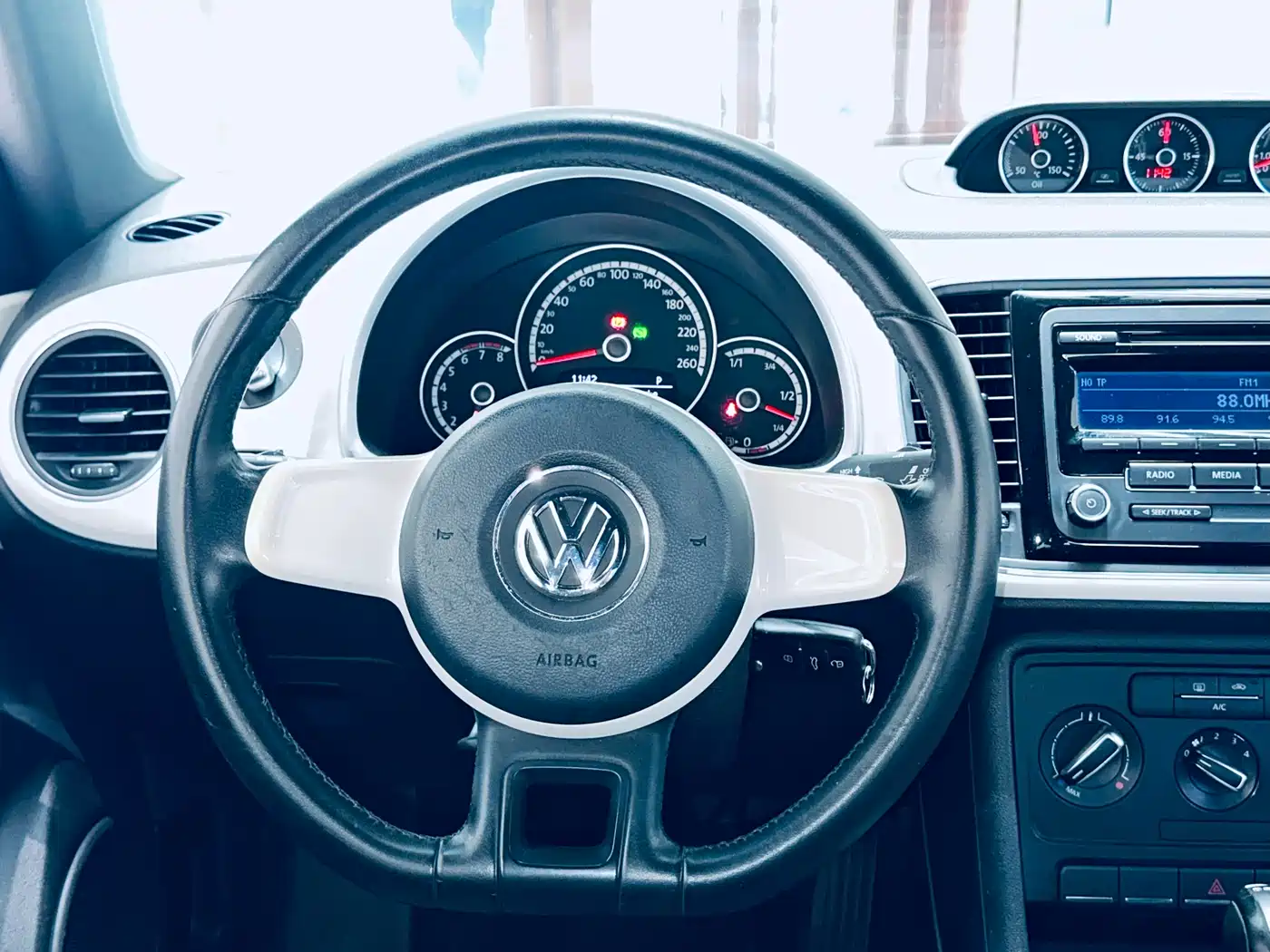 Volkswagen Beetle 2014 1.4TSI Fashion Edition фото 32
