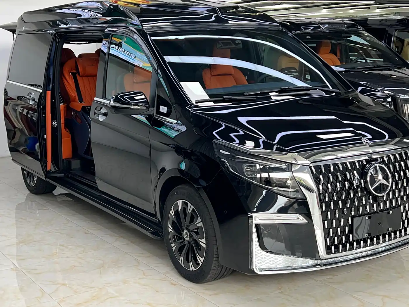 Mercedes-Benz V-Class 2024 V 300 L Long Wheelbase Luxury Edition фото 4