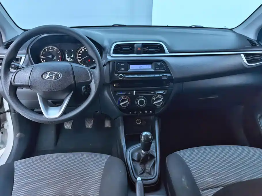 Hyundai Verna 2019 2017 1.4L Manual Renewal Edition China VI