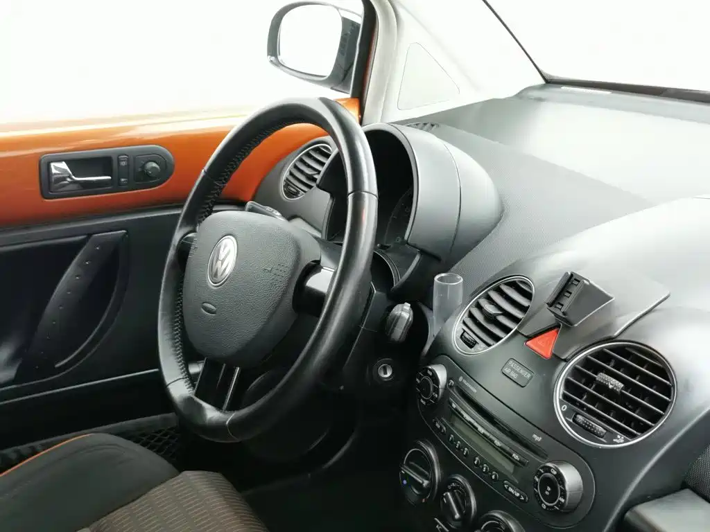 Volkswagen Beetle 2010 2010 Model 2.0 BlackOrange Comfort Edition