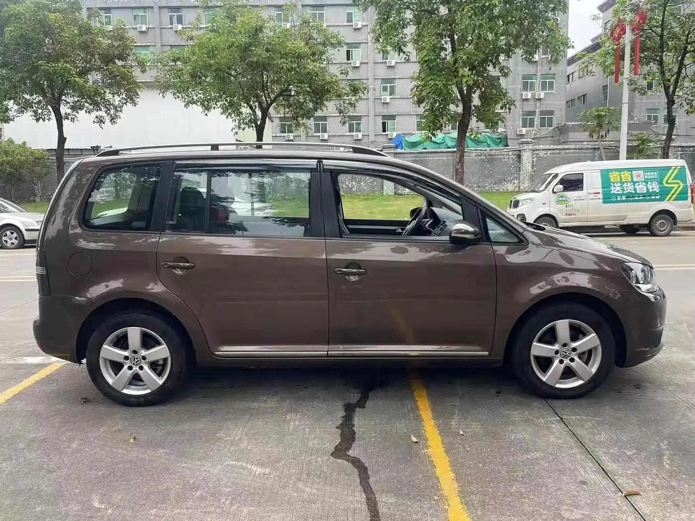 Volkswagen Touran 2013 1.4T DSG Comfort 5-seater фото 4
