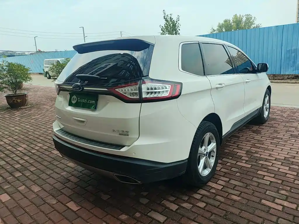 Photo 7 - Ford Edge