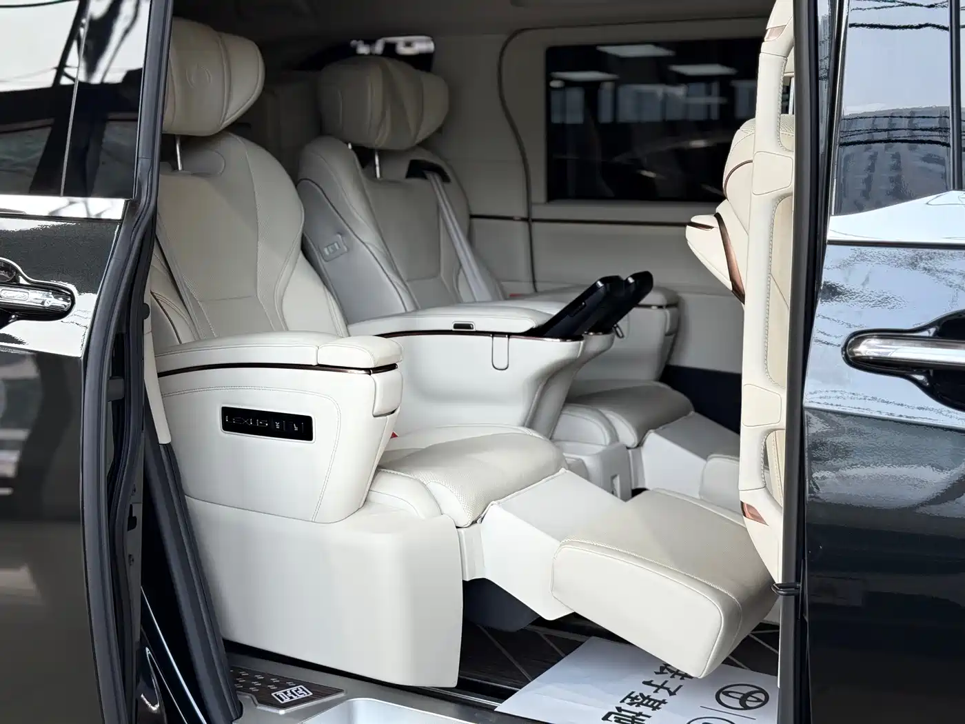 Lexus LM 2025 2023 500h 6-Seater Prestige Edition