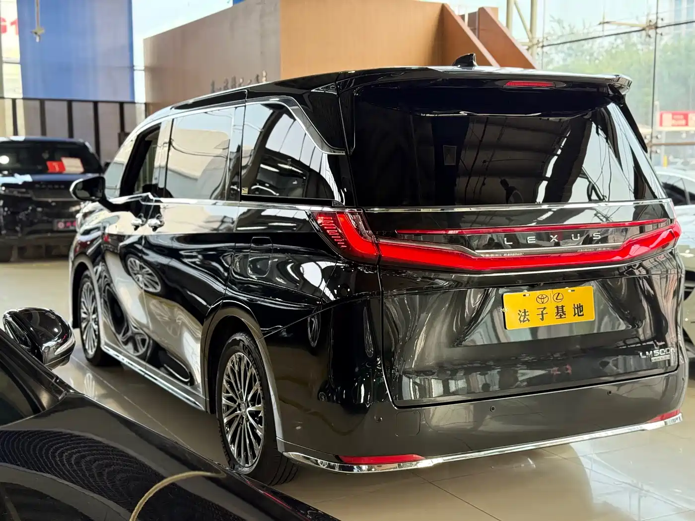 Lexus LM 2025 2023 500h 6-Seater Prestige Edition
