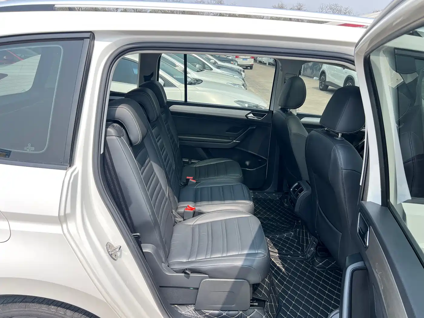 Volkswagen Touran 2016 Touran L 280TSI DSG Luxury фото 19