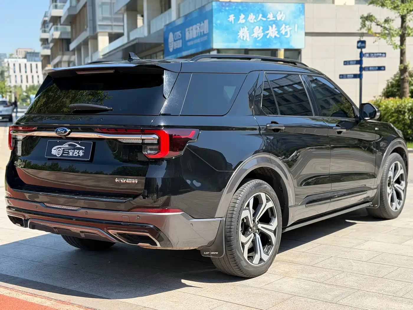 Фото 4 - Ford Explorer