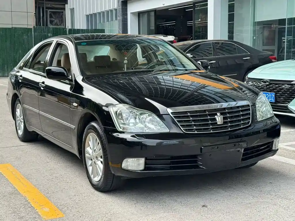 Photo 3 - Toyota Crown
