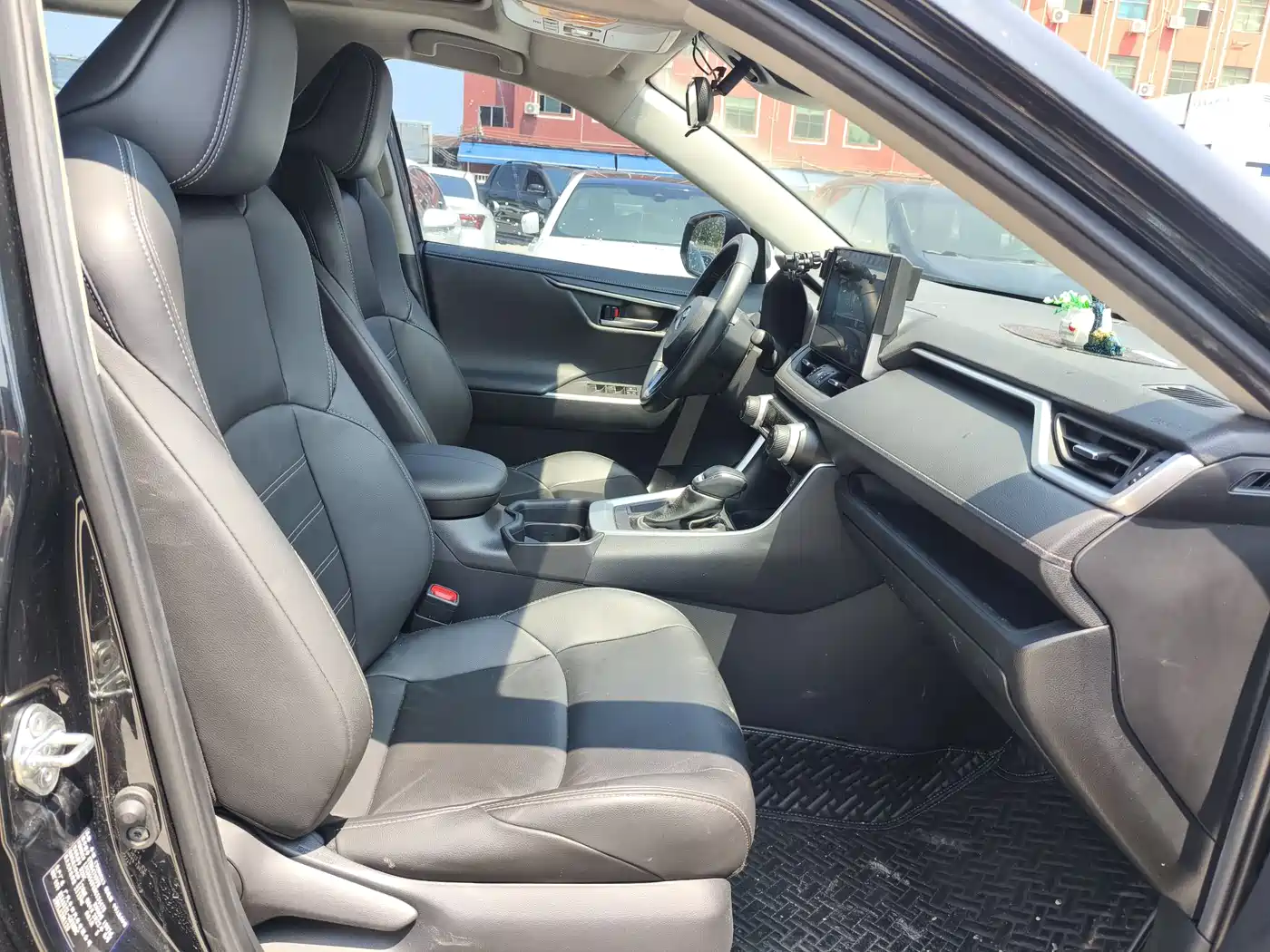Toyota Wildlander 2022 2.0L CVT FWD Luxury PLUS Edition фото 14