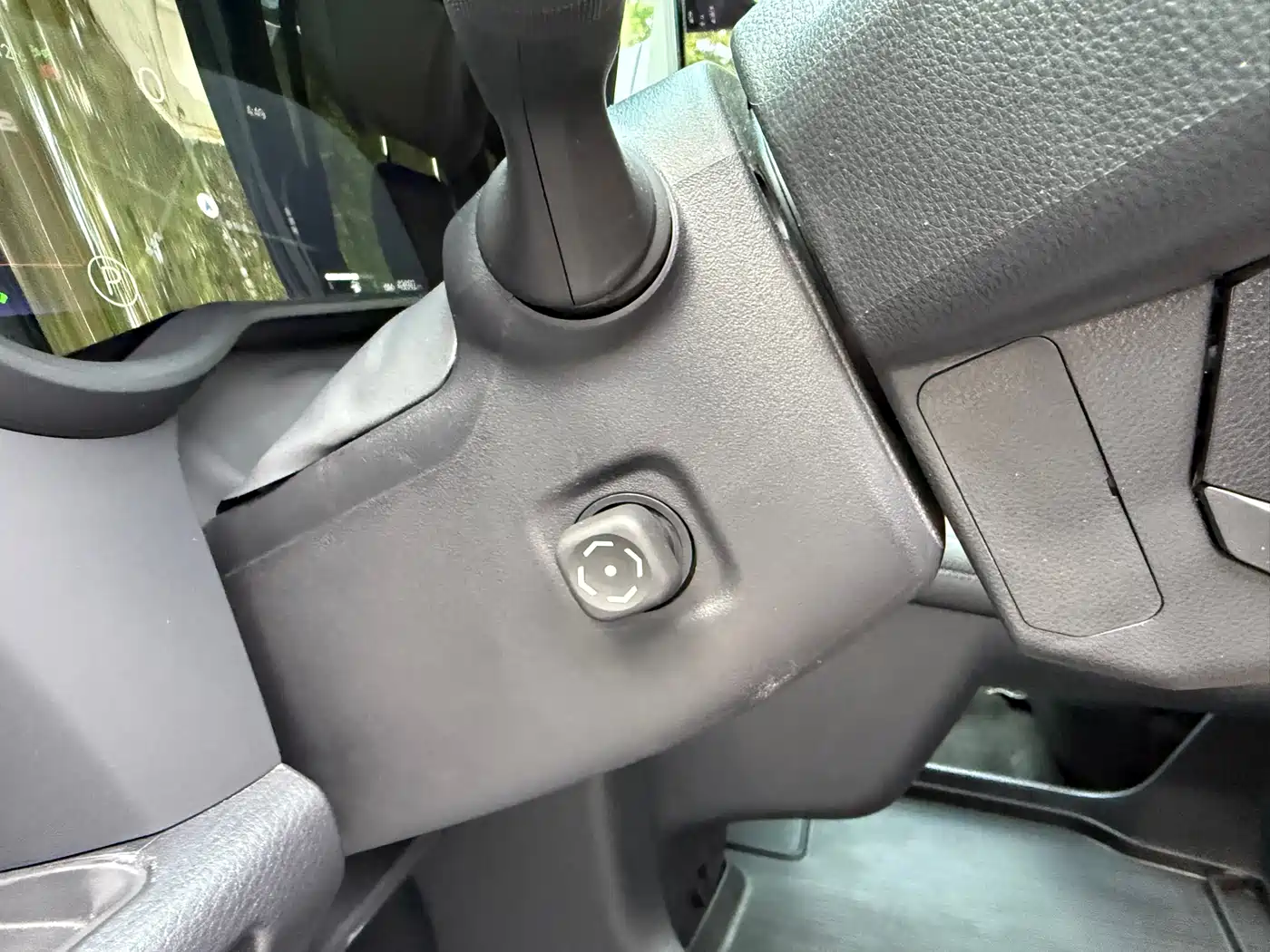 Toyota Granvia 2023 2.5L Hybrid Flagship VIP Edition фото 10
