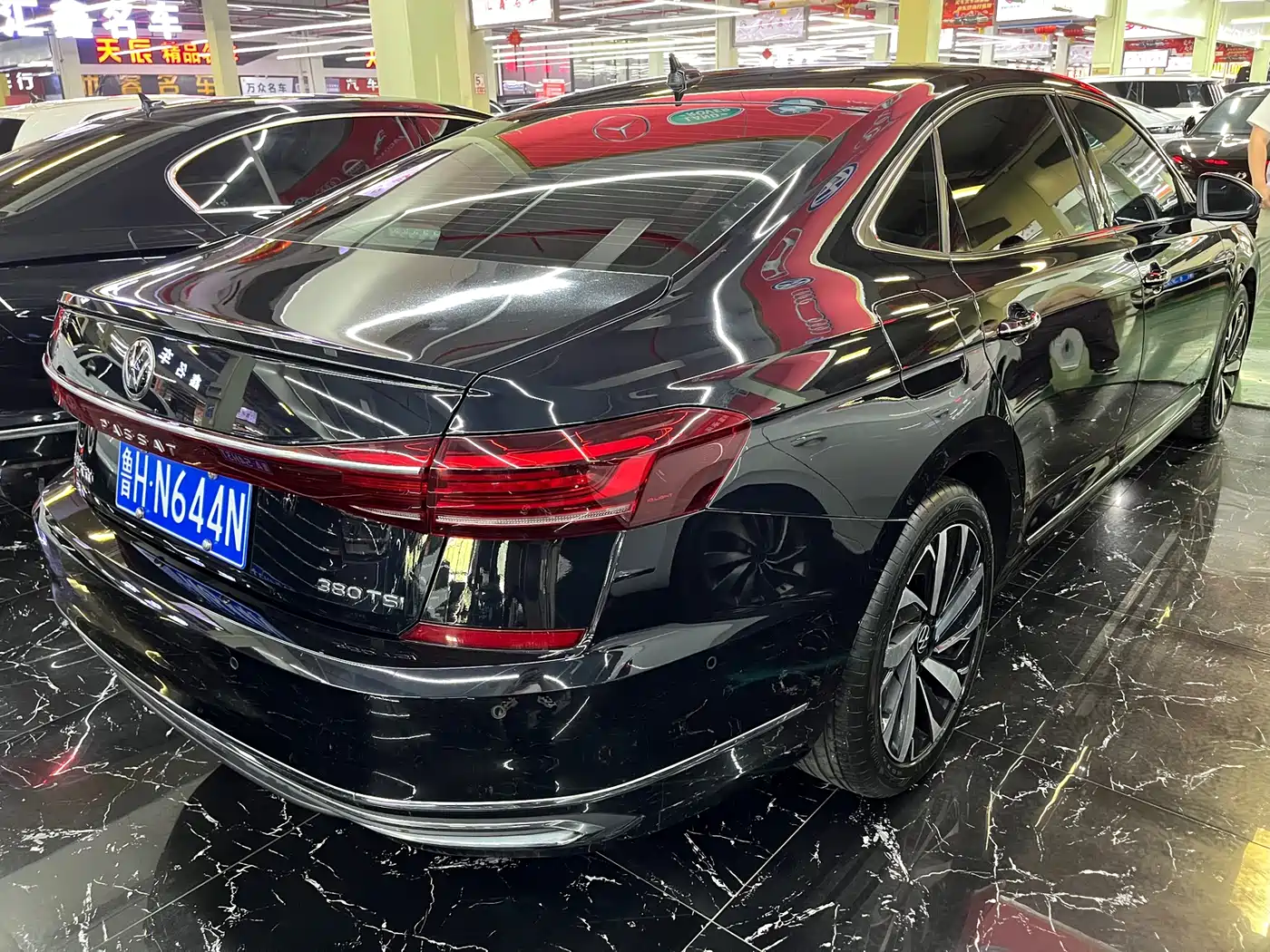 Volkswagen Passat 2023 380TSI Luxury Edition фото 7