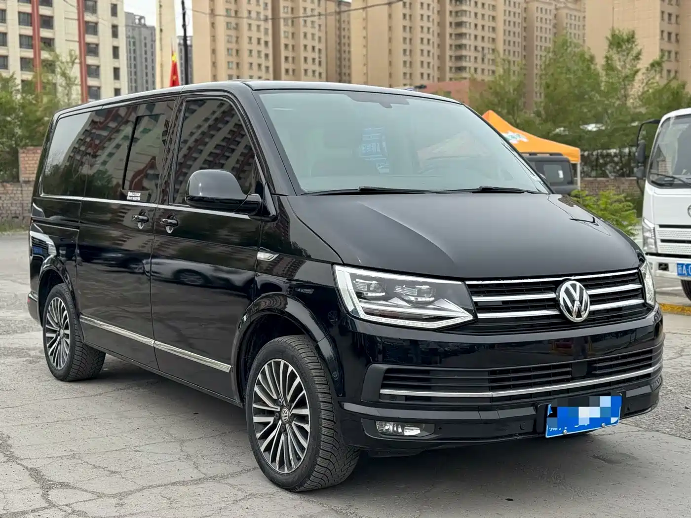 Volkswagen Multivan 2019 2.0TSI 4WD Premium 7-seater фото 3
