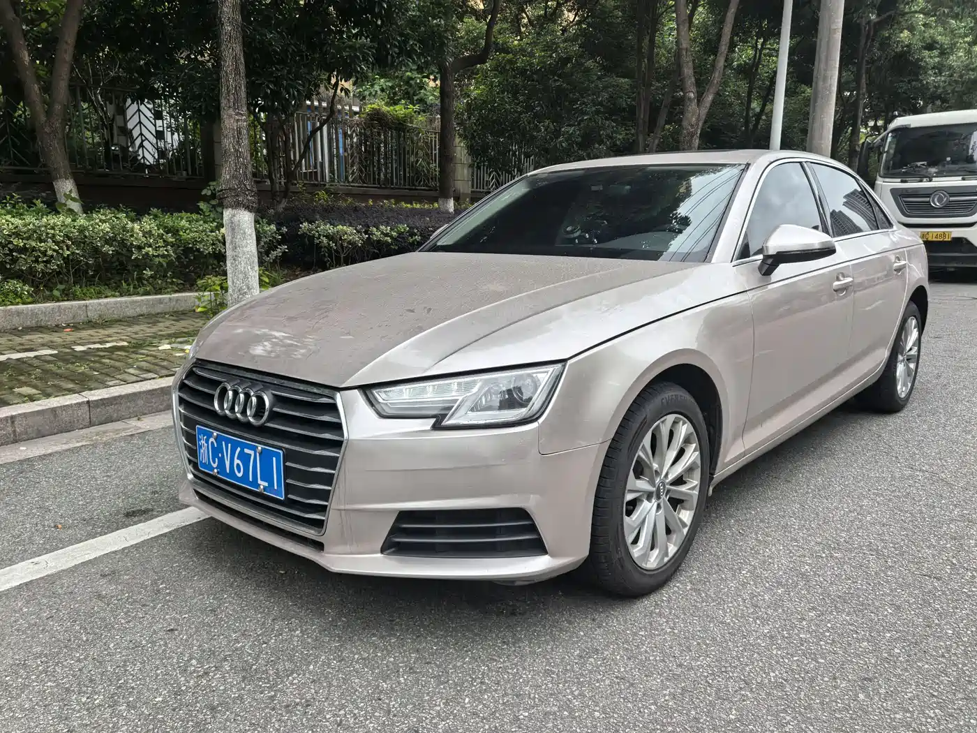 Фото 1 - Audi A4L