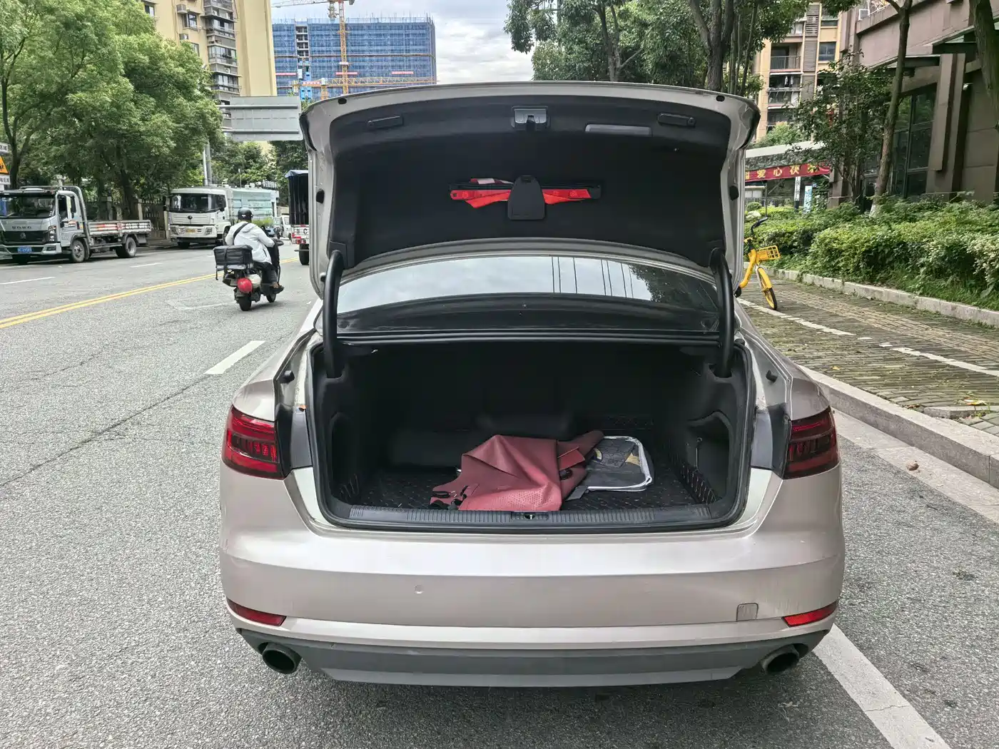 Фото 9 - Audi A4L