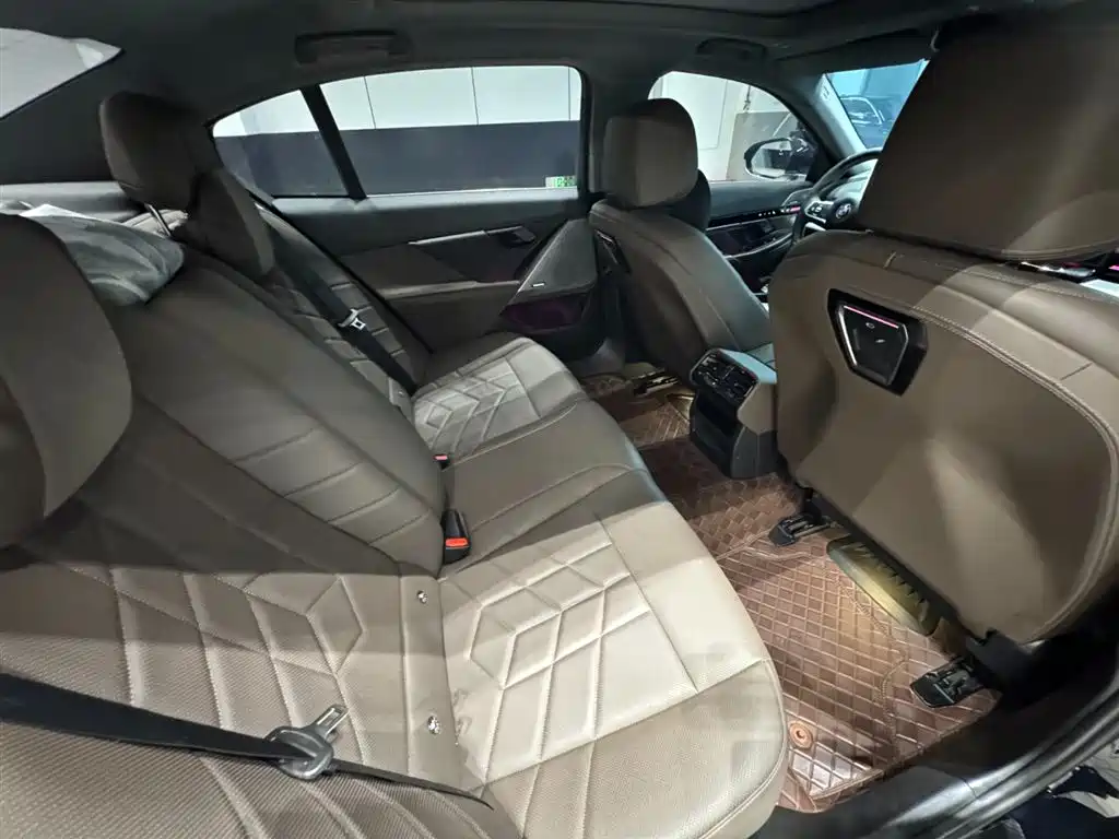 BMW 5 Series 2024 525Li M Sport Package фото 16