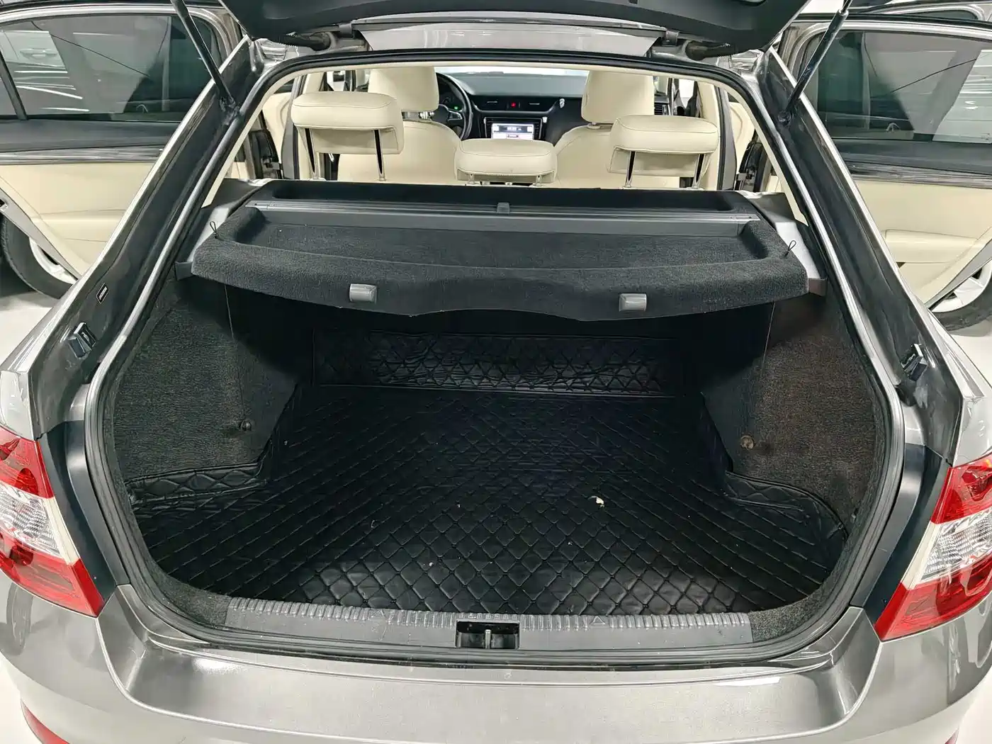 Škoda Octavia 2016 1.6L Automatic Smart Edition фото 8