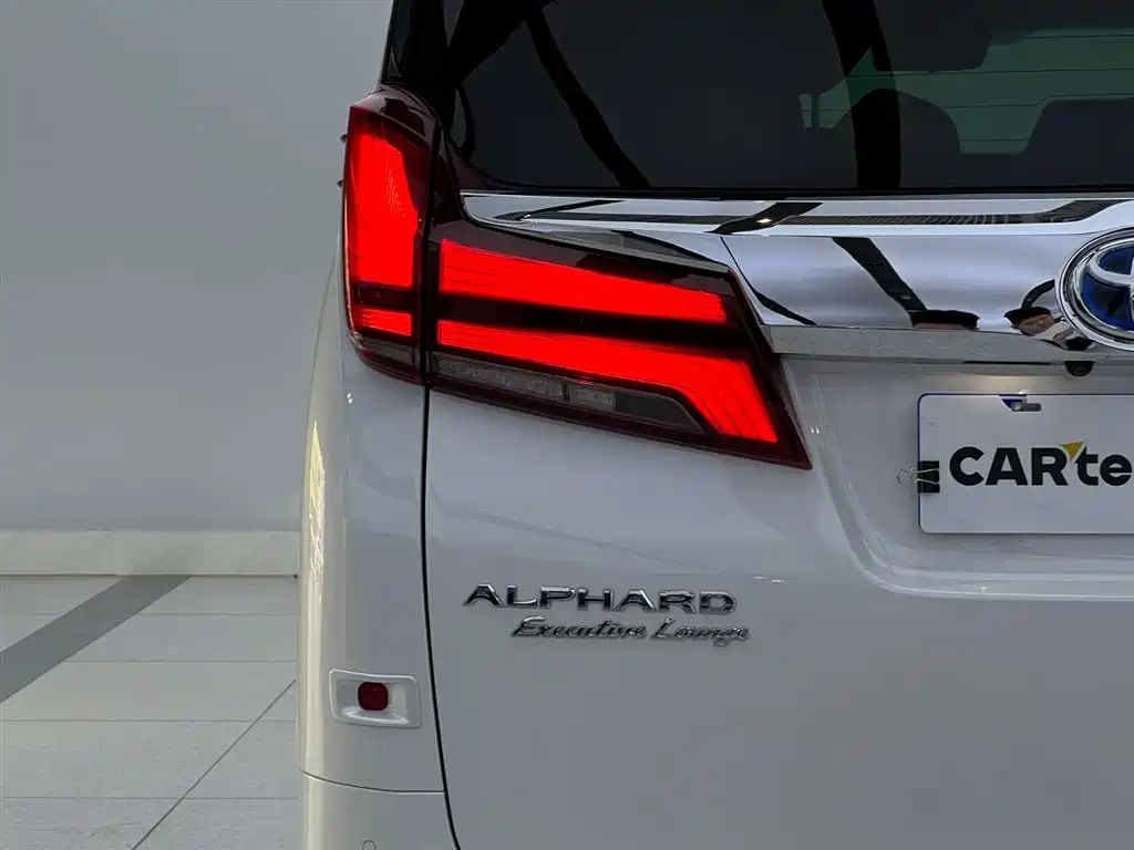 Toyota Alphard 2021 Hybrid 2.5L Premium 12