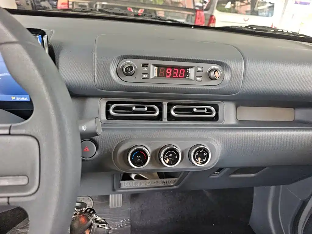 Wuling Motors Wuling Zhiguang NEV 2026 2025 Model 305km Base Version