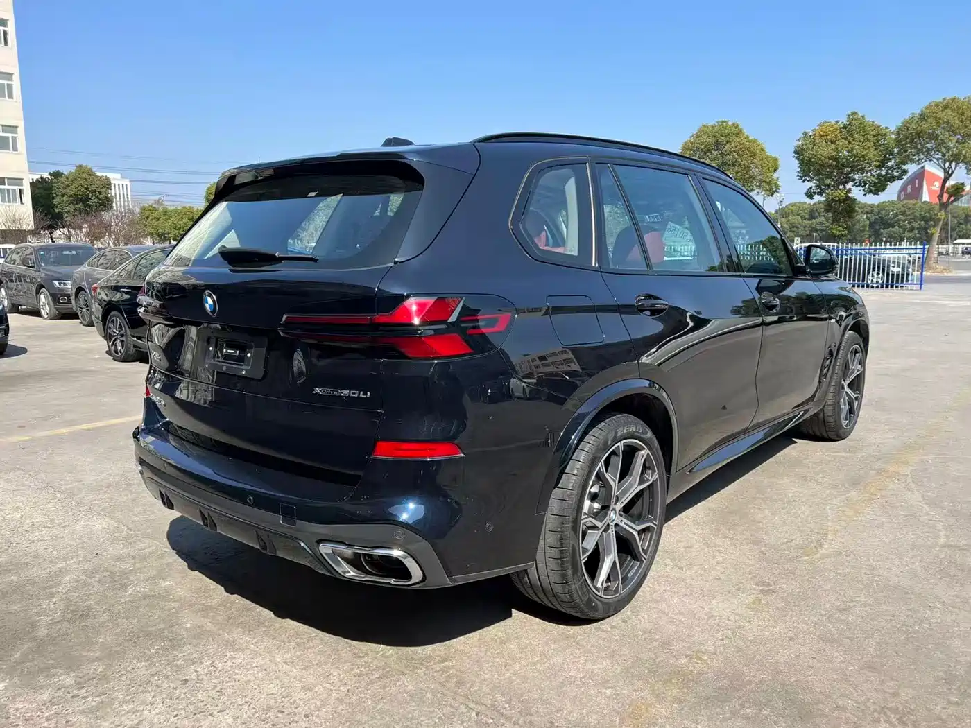 BMW X5 2025 Model xDrive 30Li M Sport Blackout Package фото 9