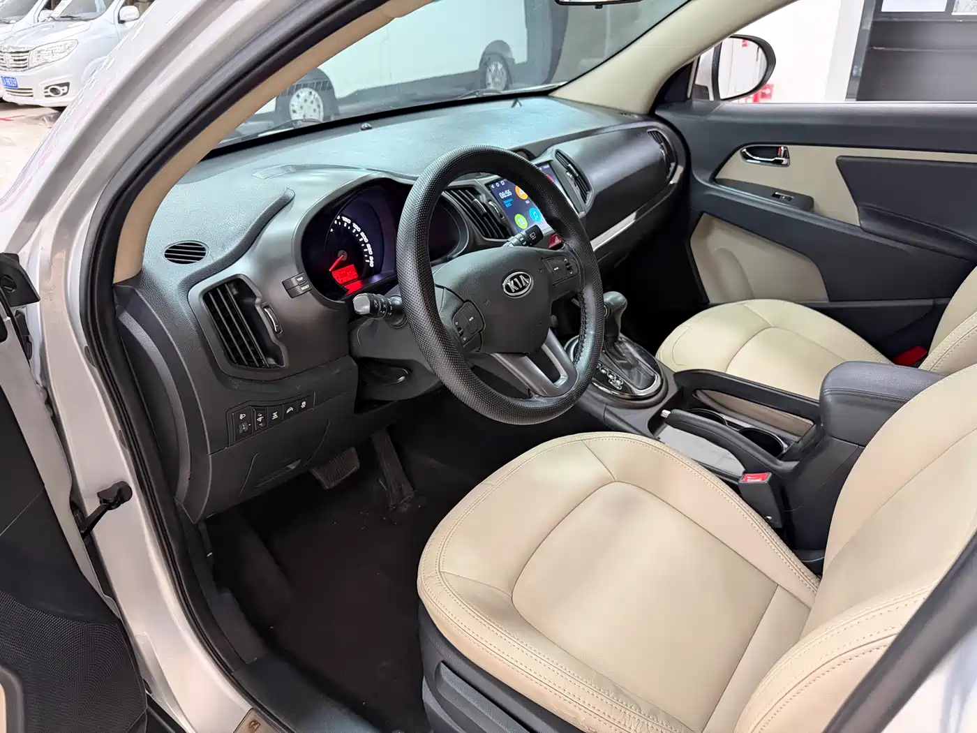Kia Sportage 2012 2.0L Automatic AWD GLS фото 7