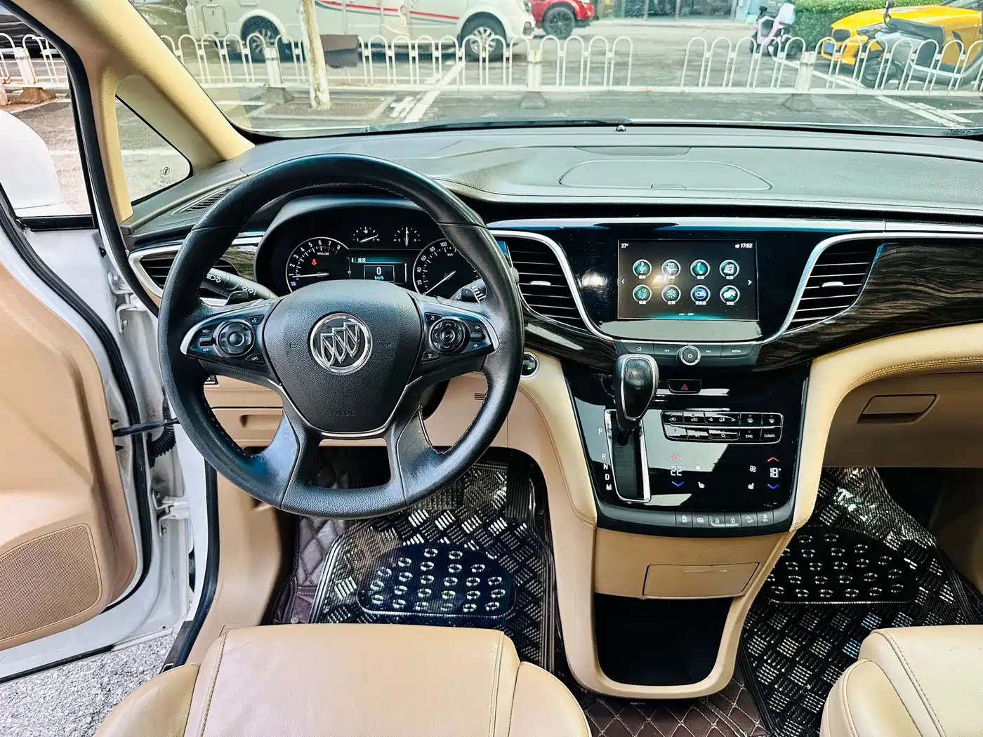 Фото 16 - Buick GL8