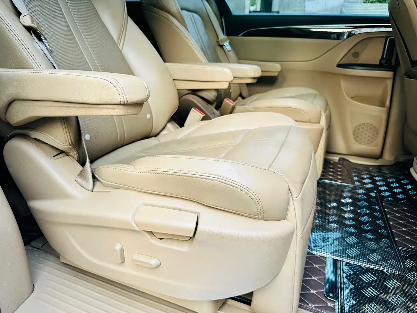 Фото 26 - Buick GL8