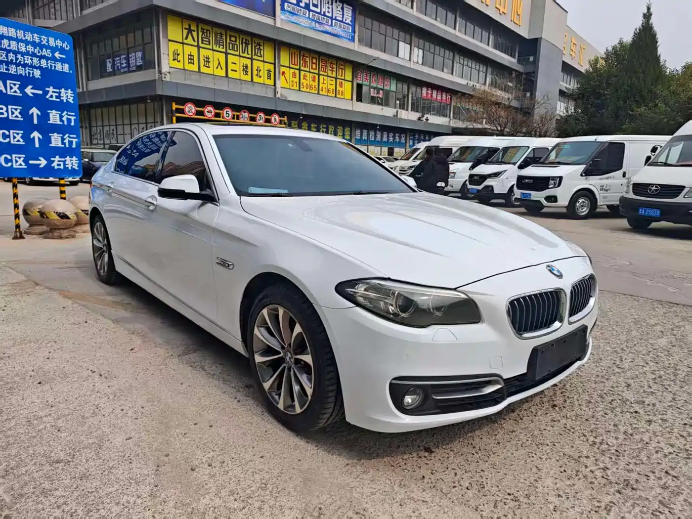BMW 5 Series 2014 525Li Luxury Design Package фото 7