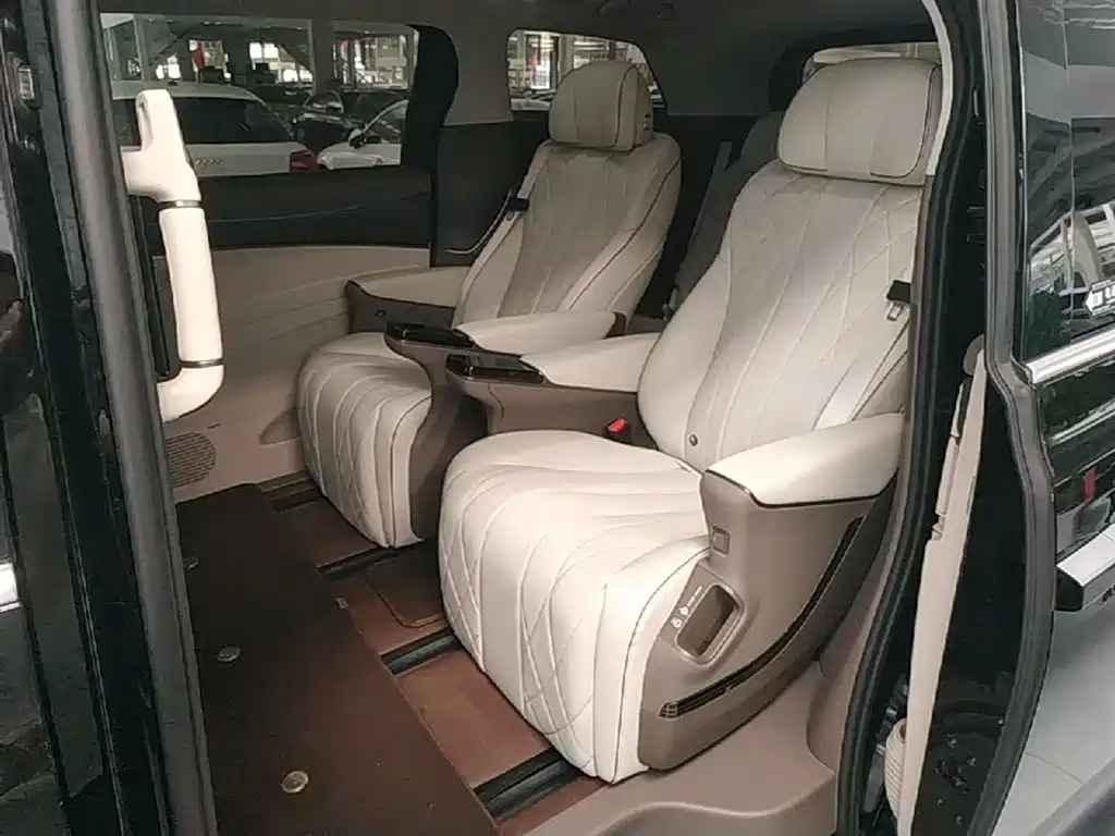 Denza D9 2022 DM-i 970 AWD Flagship фото 17