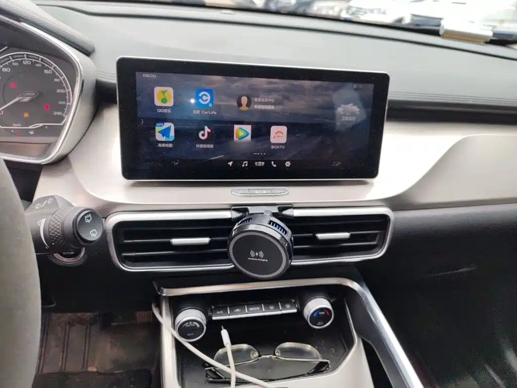 Фото 6 - Geely Coolray