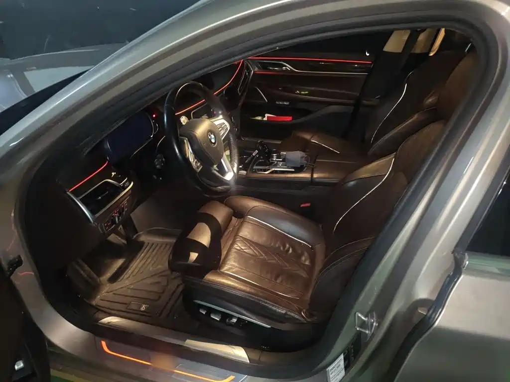 Фото 8 - BMW 7 Series