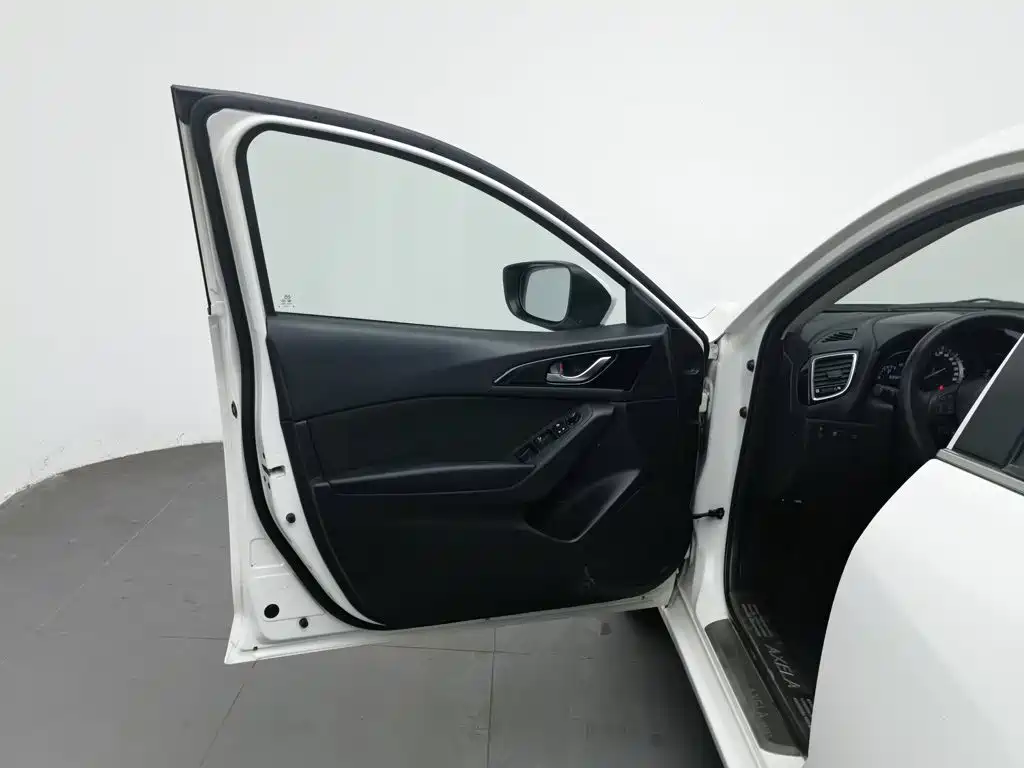 Photo 8 - Mazda Mazda 3