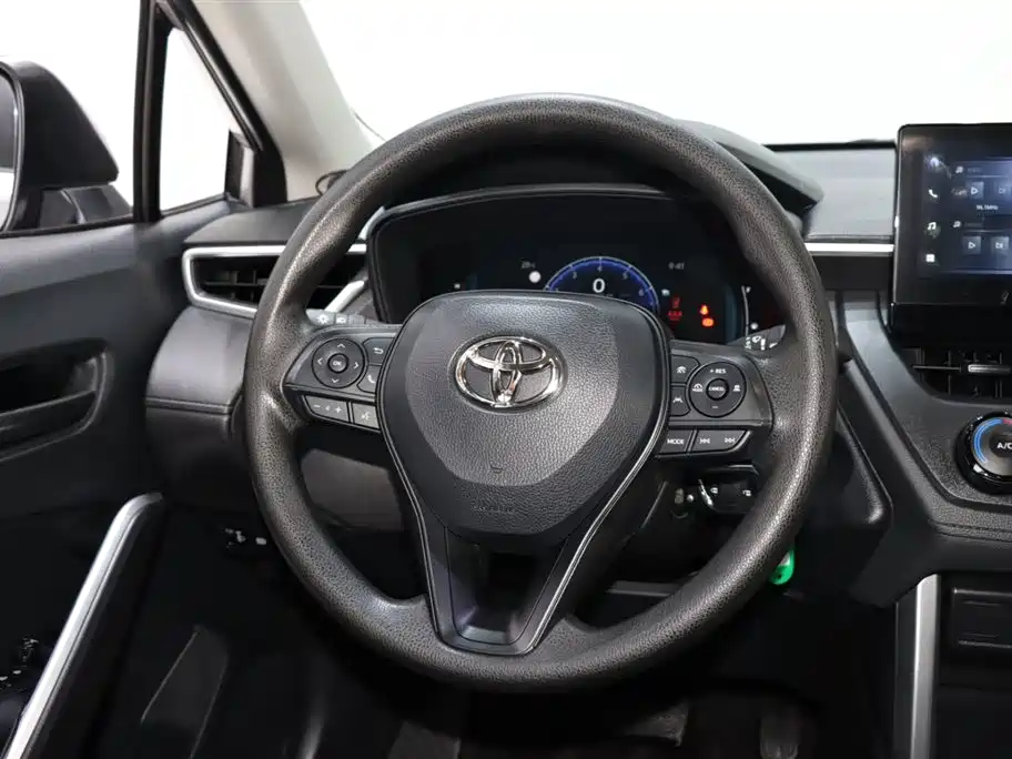 Toyota Corolla Cross 2024 Model 2.0L Pioneer Edition фото 14