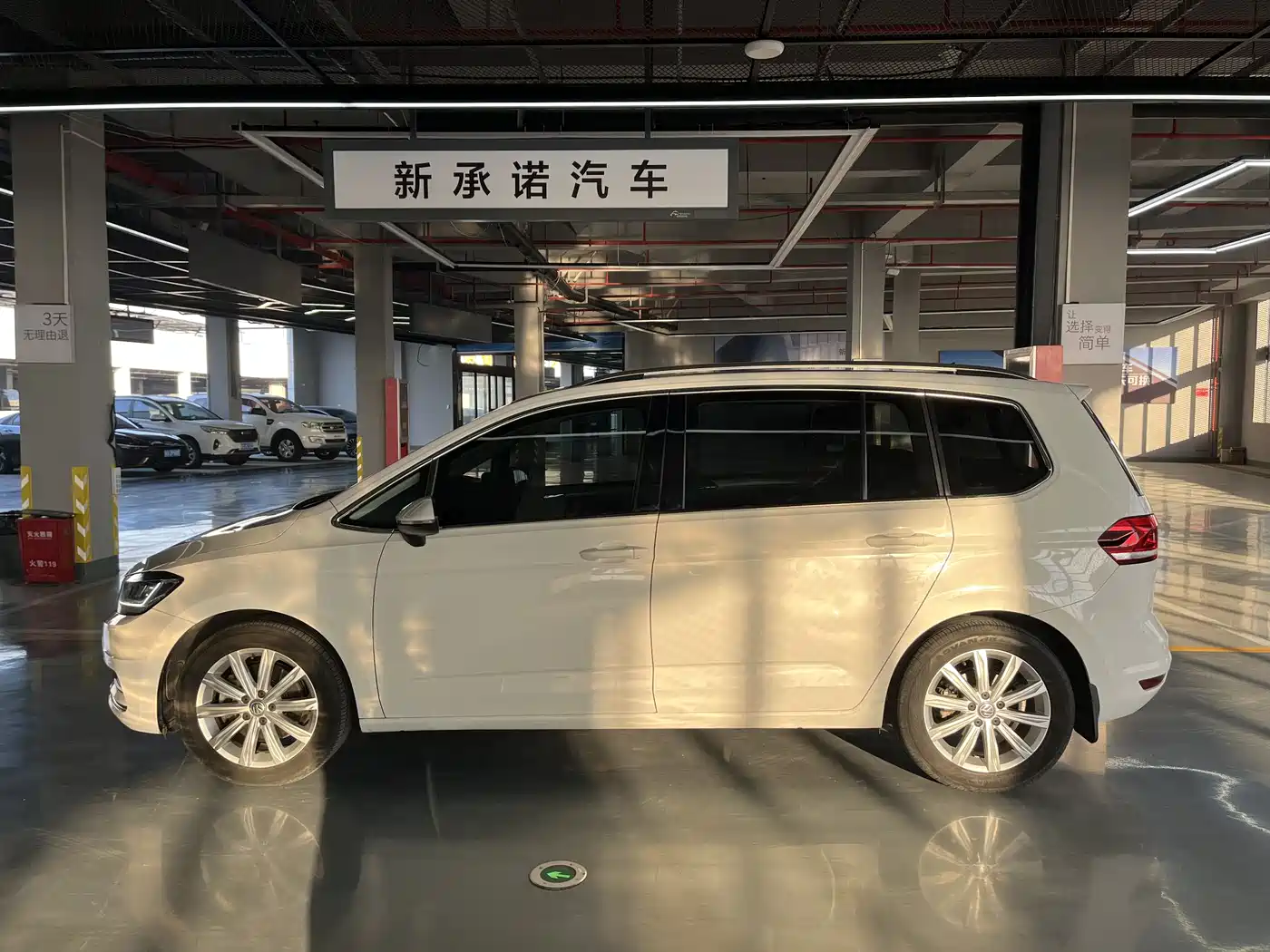 Volkswagen Touran 2018 Touran L 280TSI DSG Elegance 7-seater фото 13