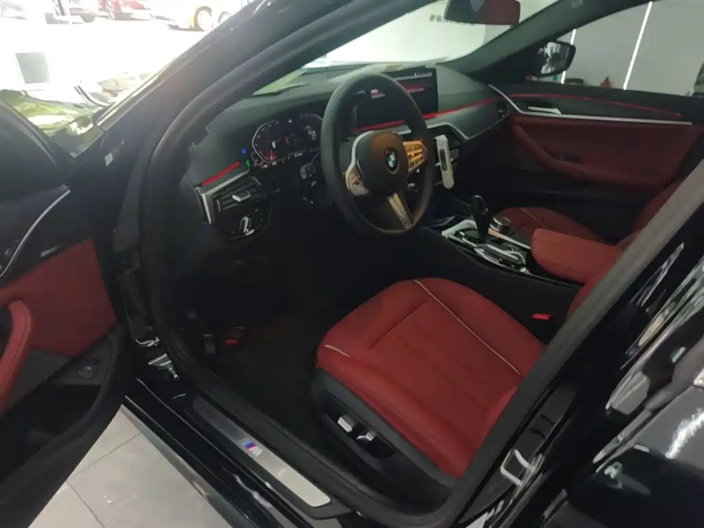 BMW 5 Series 2023 530Li Leading M Sport Package фото 16