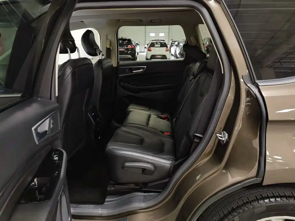Photo 15 - Ford Edge