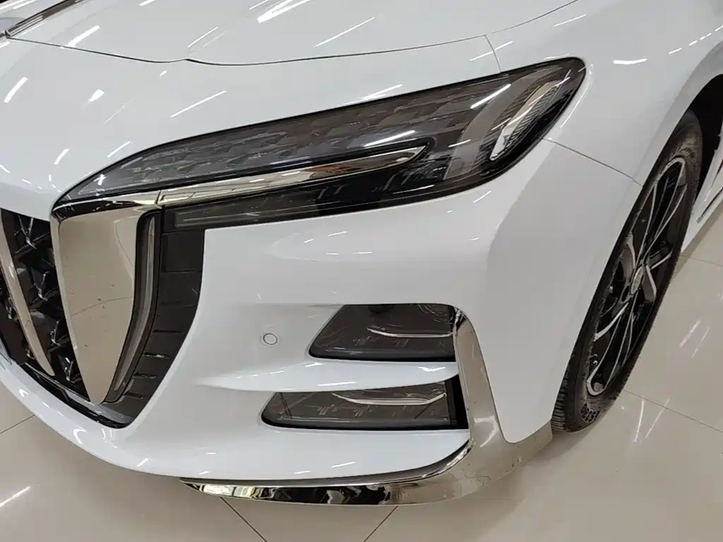 Фото 24 - Hongqi H6