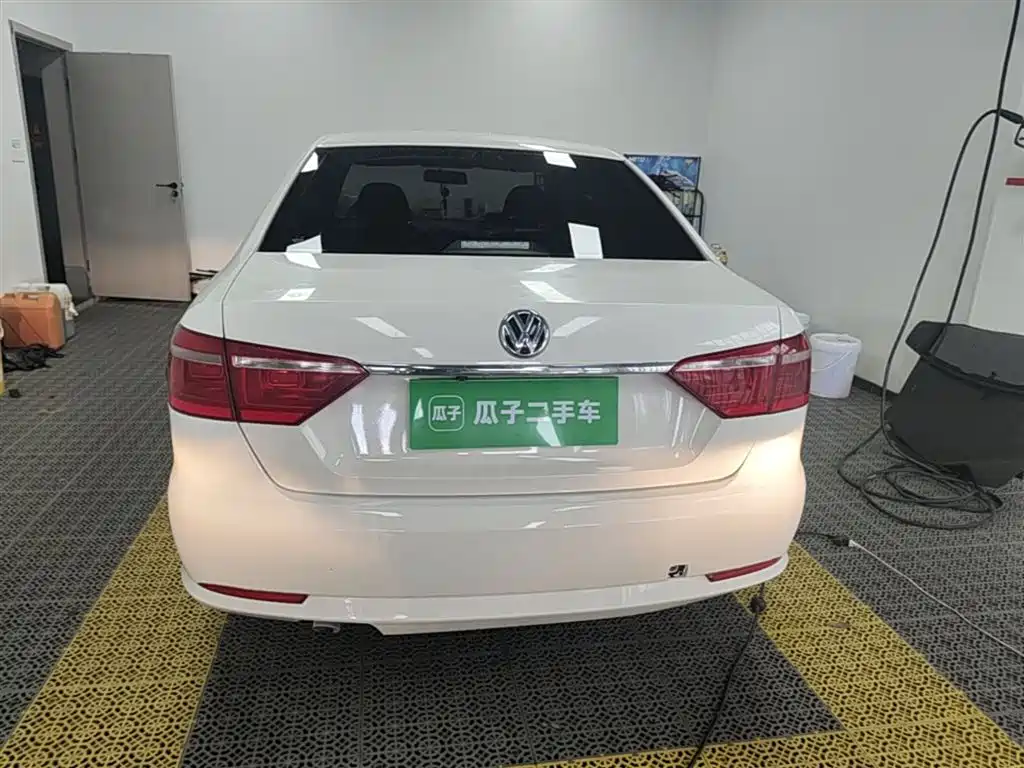 Volkswagen Lavida 2015 1.6L Automatic Trend Edition фото 6