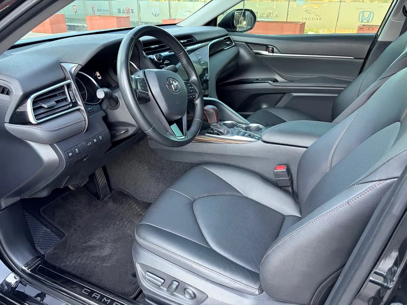 Toyota Camry 2018 2.5G Luxury Edition фото 8