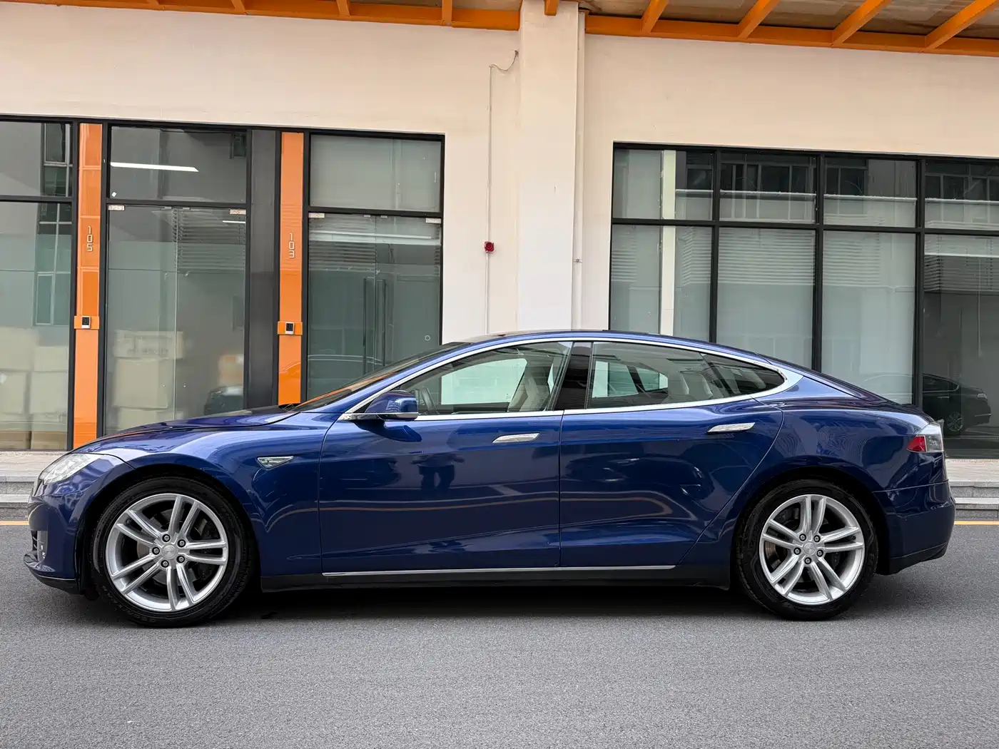 TESLA MODEL S
