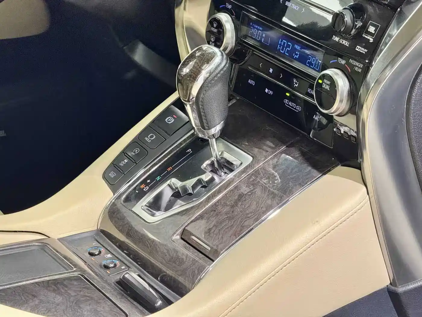 Toyota Alphard 2020 Hybrid 2.5L Premium Edition фото 10
