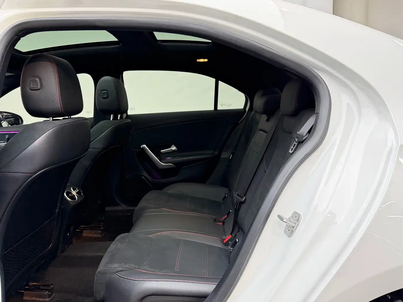Mercedes-Benz A-Class 2024 A 200 L Fashion Edition фото 11