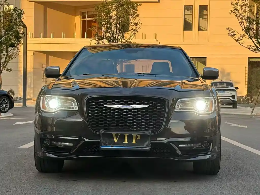 Chrysler 300C (Import) 2013 2013 3.6L Prestige Edition