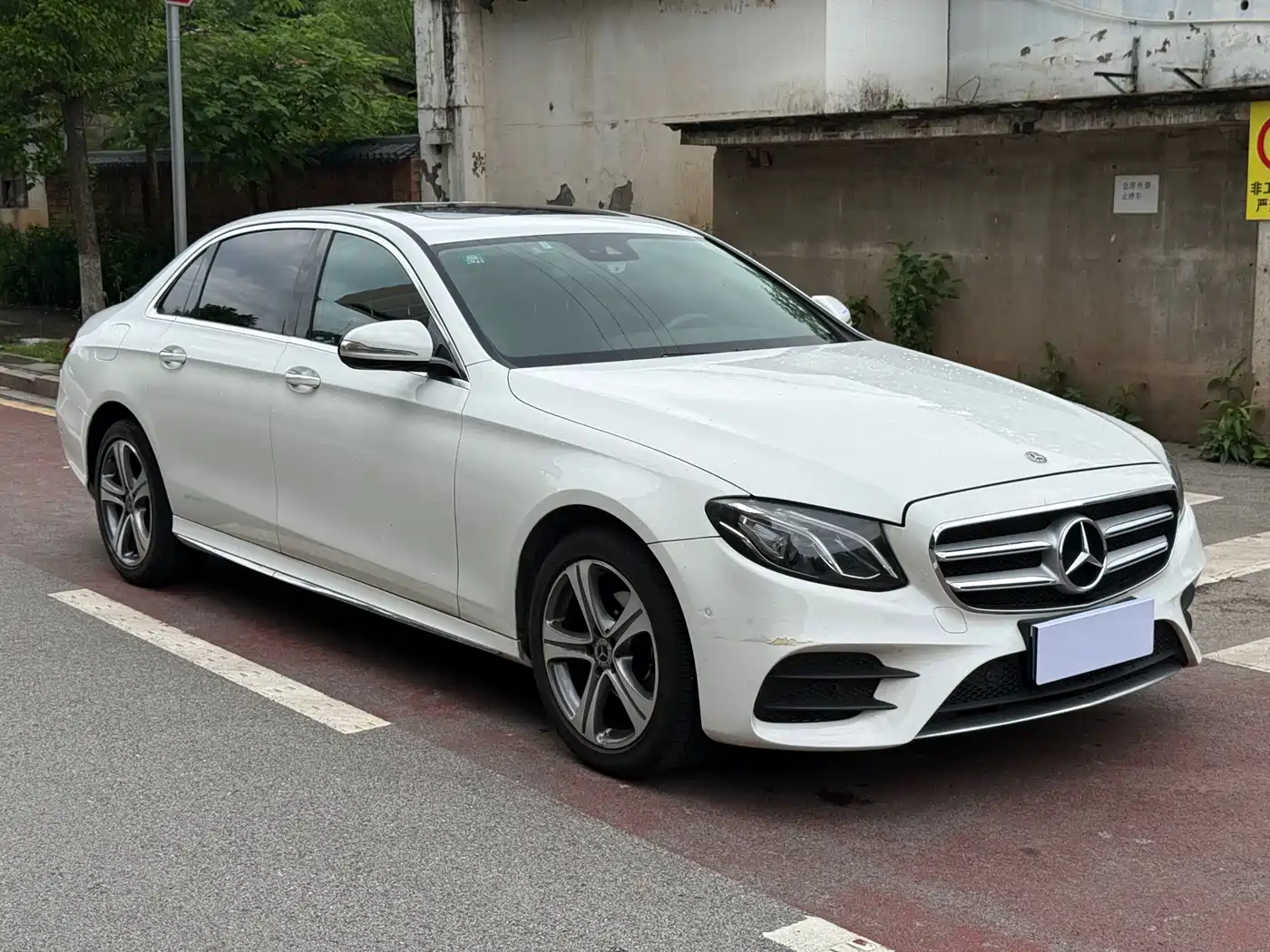 Mercedes-Benz E-Class 2016 E 200 L Sport Type фото 3