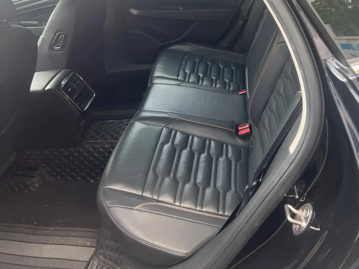 Фото 11 - Volkswagen Passat