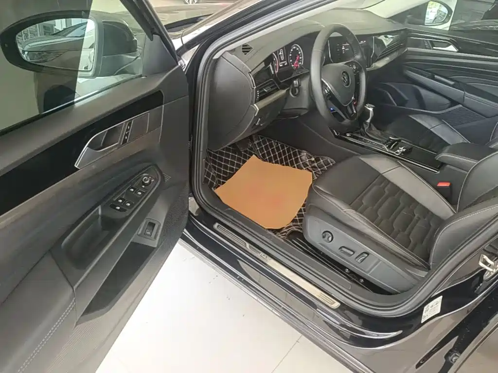 Фото 16 - Volkswagen Passat