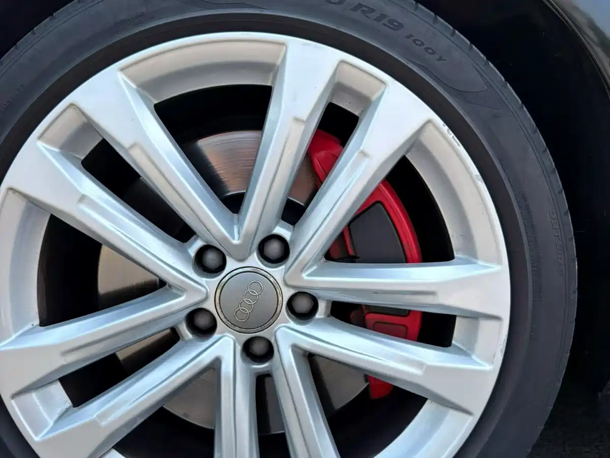 Фото 8 - Audi A6L