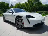 Photo 15 - Porsche Taycan